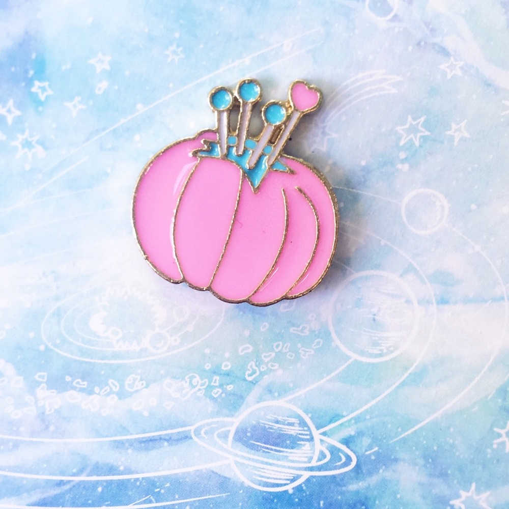 ✨ Pin Cushion Pin ✨ - Picture 4 of 5